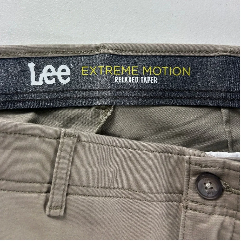 Lee Extreme Motion Relaxed Taper Khaki Pants Mens 32x34 Tan 104276532 NWT